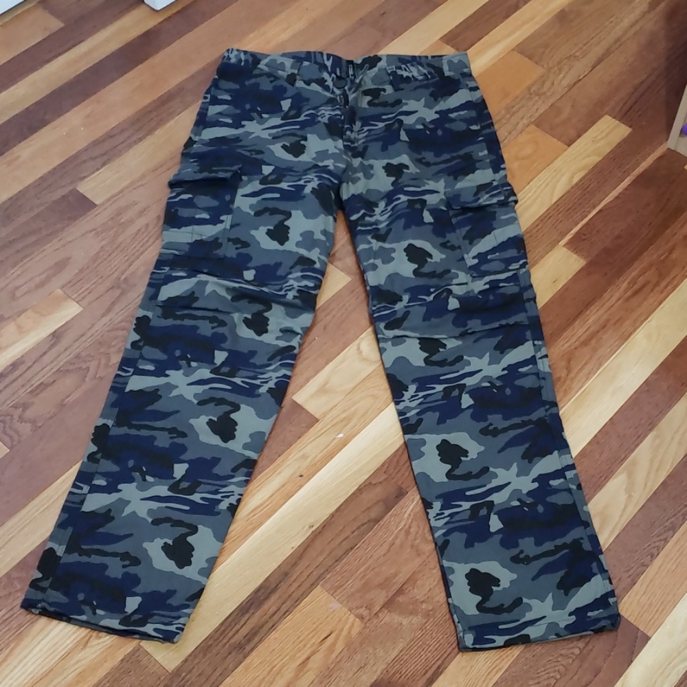 Mens camouflage fleece lined cargo pants size 36
